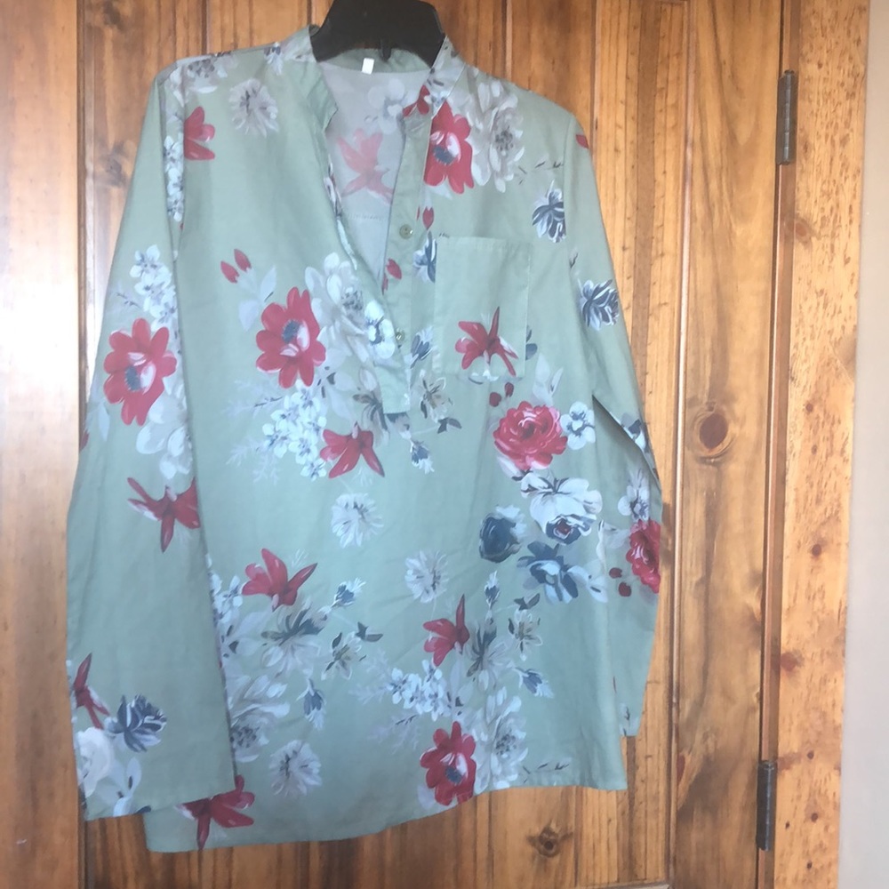 New, never worn! Beautiful green shirt!